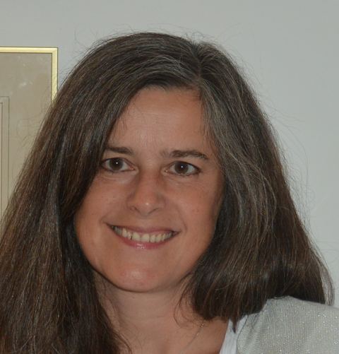 A member of the Tile Wise team