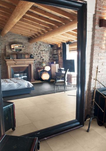 Concrete-effect tiles: Walburton
